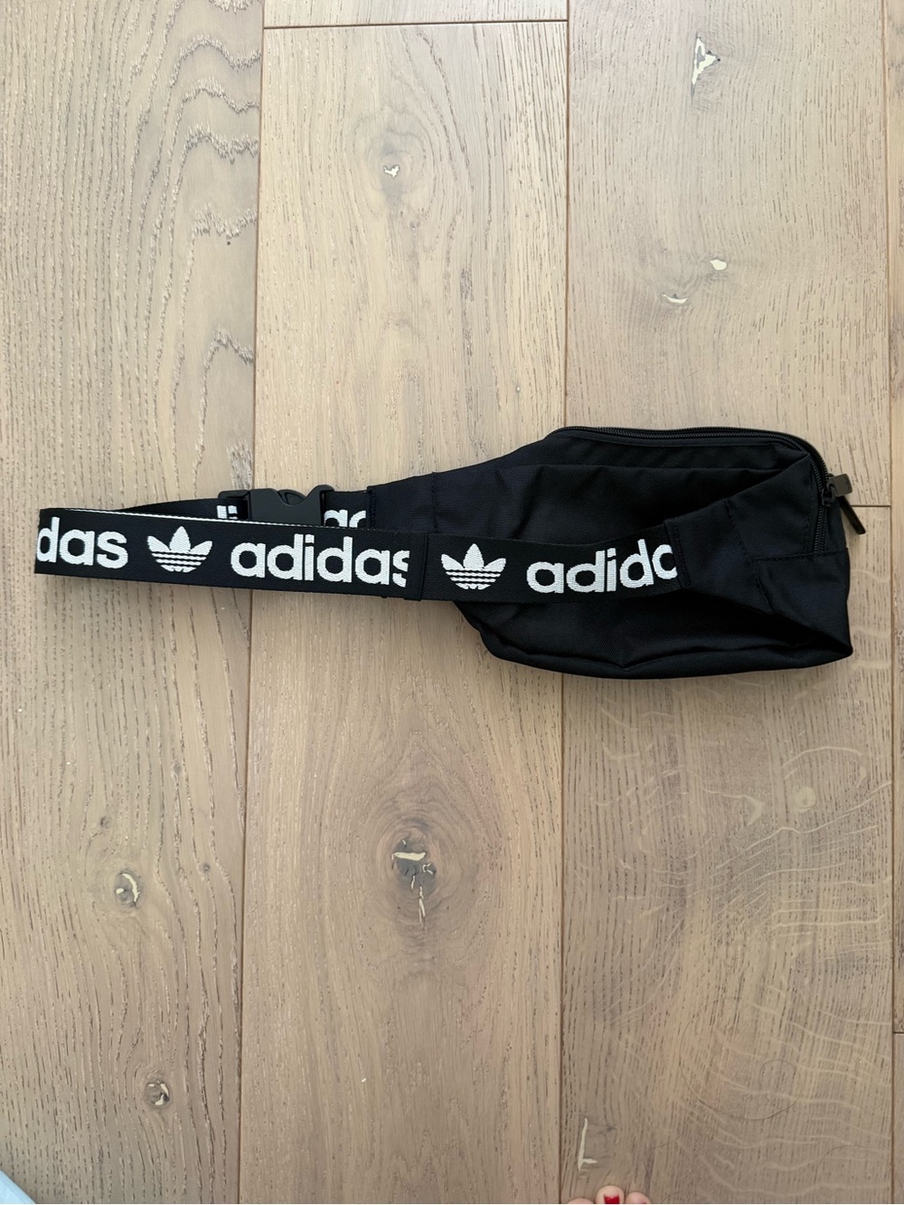 adidas Originals adicolor bumbag in black with branded strap - Picture 6 of 9